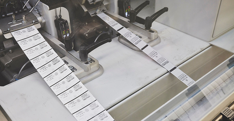 Resuinsa incorpora maquinaria que integra la etiqueta RFID en el proceso de confección de sus textiles